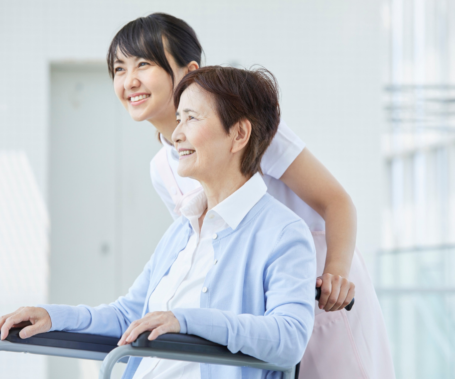 施設という新しい住まいへ移る節目に、お墓の管理を見直すイメージ